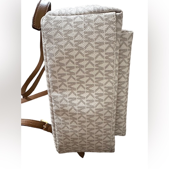 MK Vanilla Erin Backpack - Picture 7 of 11
